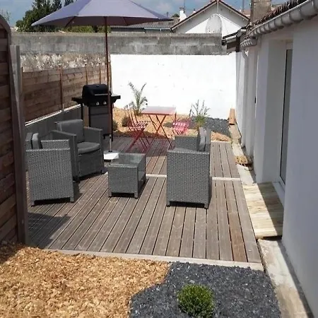 Dom wakacyjny House Environ 2000m De La Plage, En Centre Ville, Jolie Maison Vendeenne Renovee Avec Gout De 2 Chambres / 4 Pers. *